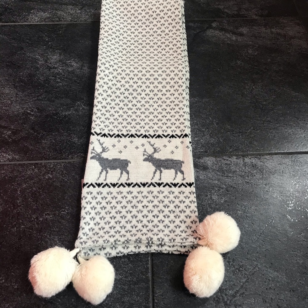 Celsius Reindeer Scarf